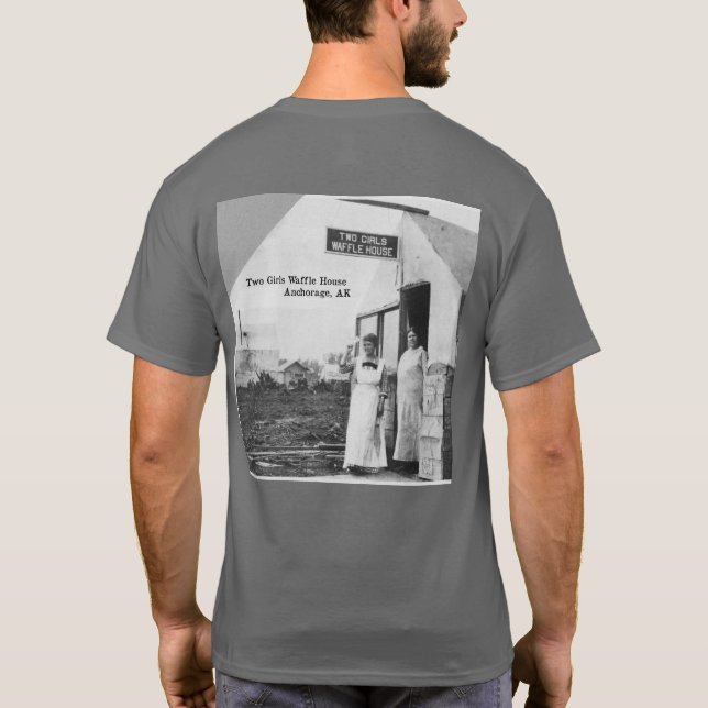 Camiseta Duas Girls Waffle House - Anchorage, Alasca (Verso)