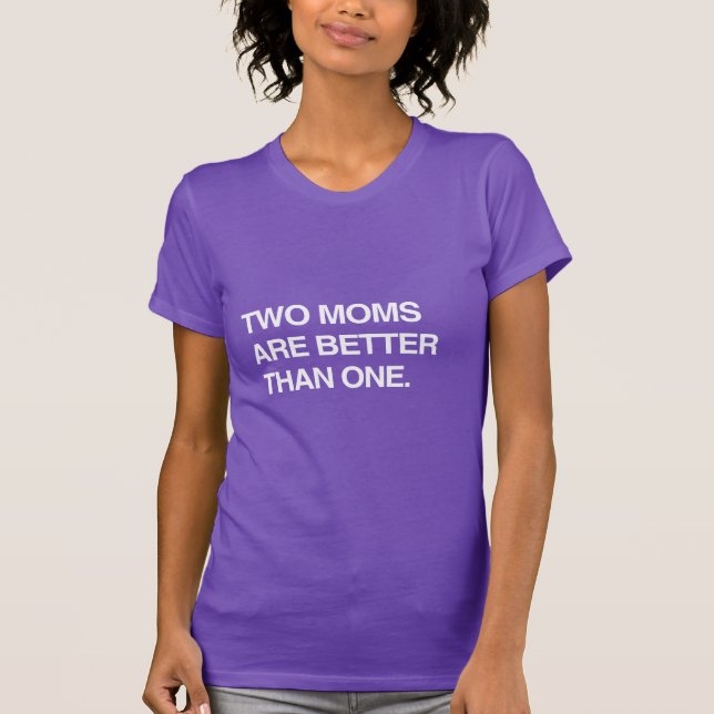 CAMISETA DUAS MÃES SÃO MELHORES QUE UMA (Frente)