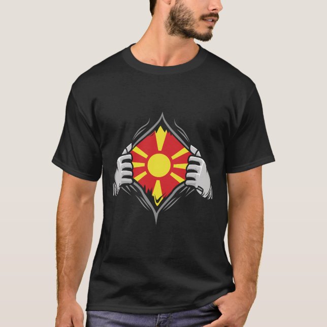 Camiseta Duas Mãos Arrancando Bandeira Reveladora da Macedô (Frente)