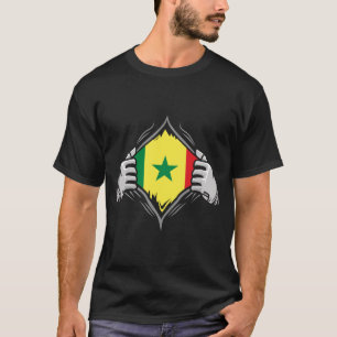 Camiseta Duas Mãos Arrancando Bandeira Reveladora do Senega