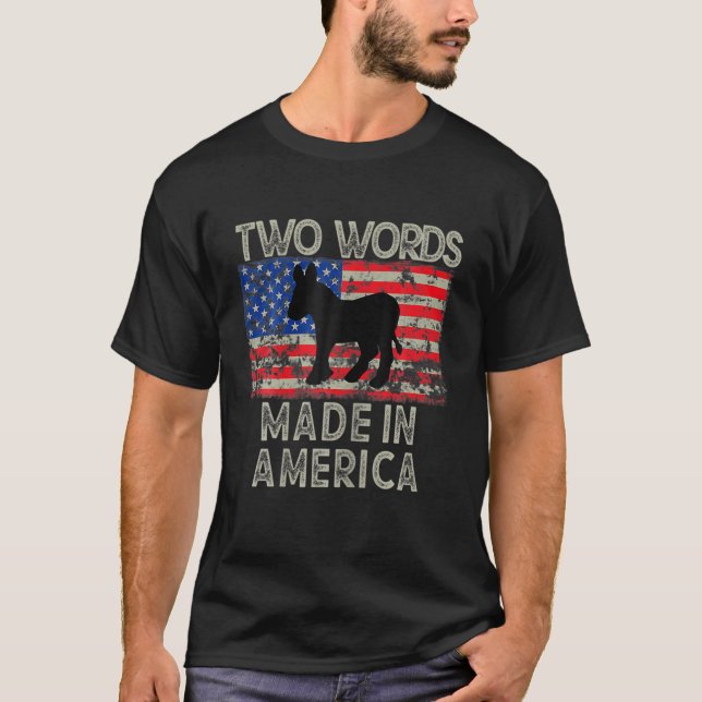 Camiseta Duas Palavras Feitas Na América | Maden Merica Fun (Frente)