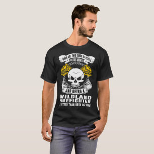 Camiseta Duas pessoas dos tipos no sapador-bombeiro do