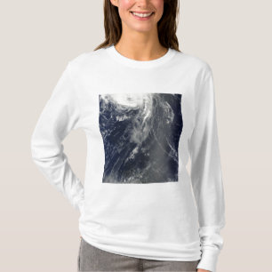 Camiseta Duas tempestades poderosas medem o Oceano