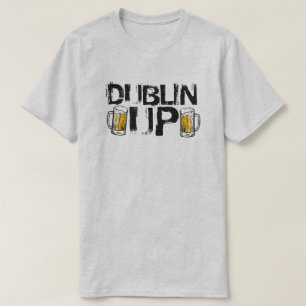 Camiseta Dublin acima dos t-shirt do St. Patricks