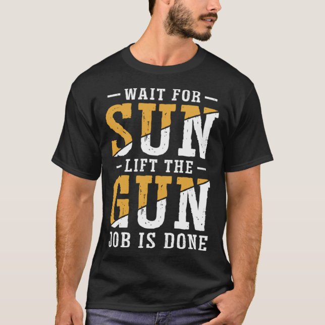 Camiseta Duck Hunting Wait For Sun Lift The Gun Job Is Done (Frente)