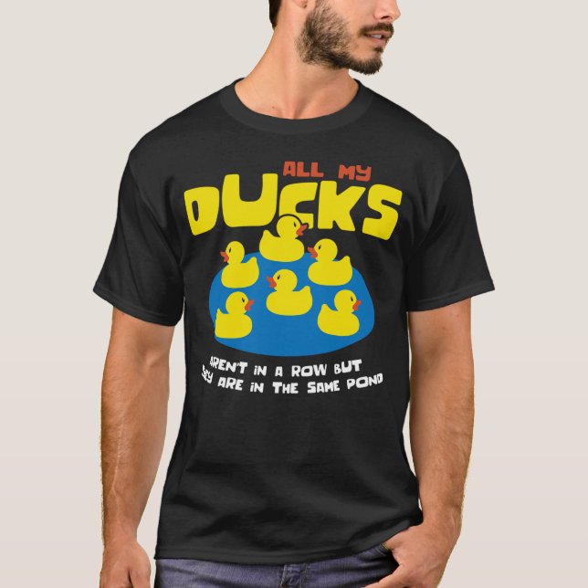 Camiseta Ducks In A Row Same Pond Shirt Funny Rubber Duck T (Frente)