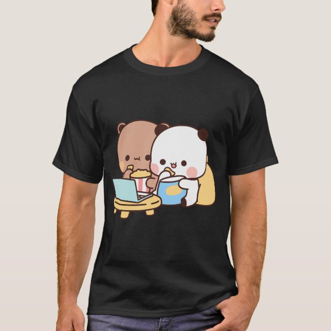 Camiseta Dudu Bear E Bubu Panda Assistindo Filme Juntos  (Frente)