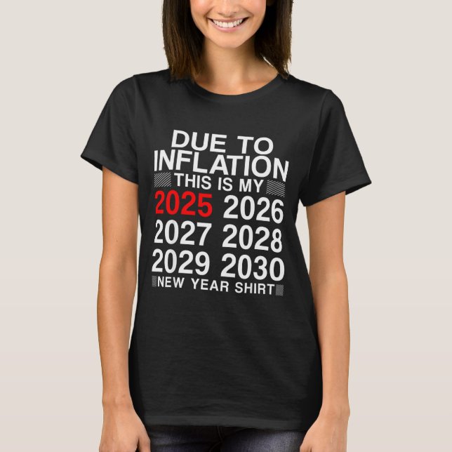 Camiseta Due To Inflation Funny New Year 2026 Tee Men Women (Frente)