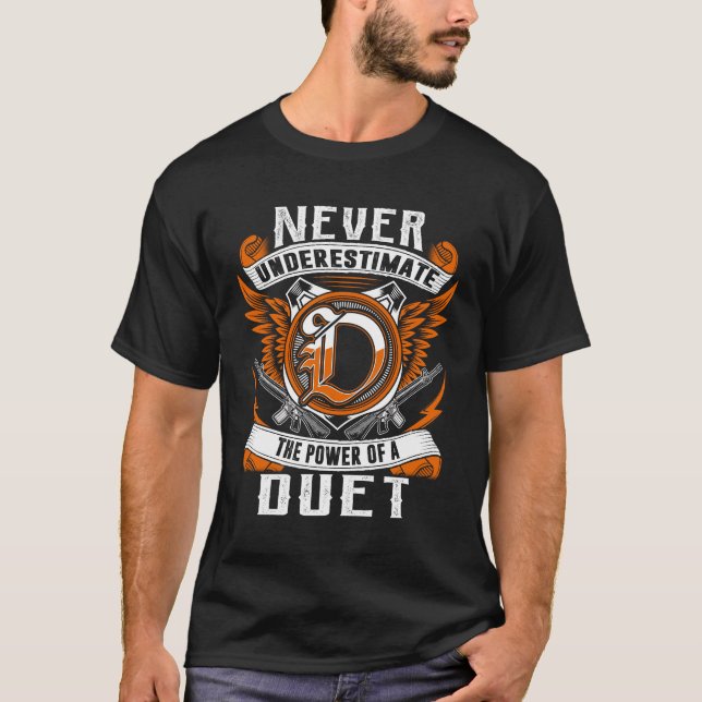Camiseta DUET - Nunca Subestime Personalizado (Frente)