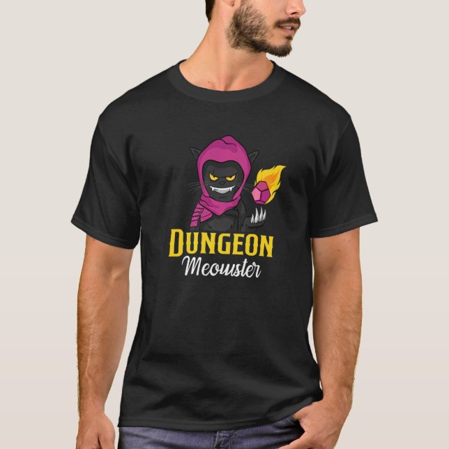 Camiseta Dungeon Meowster RPG Jogos de Tabuleiro Gato DM Da (Frente)
