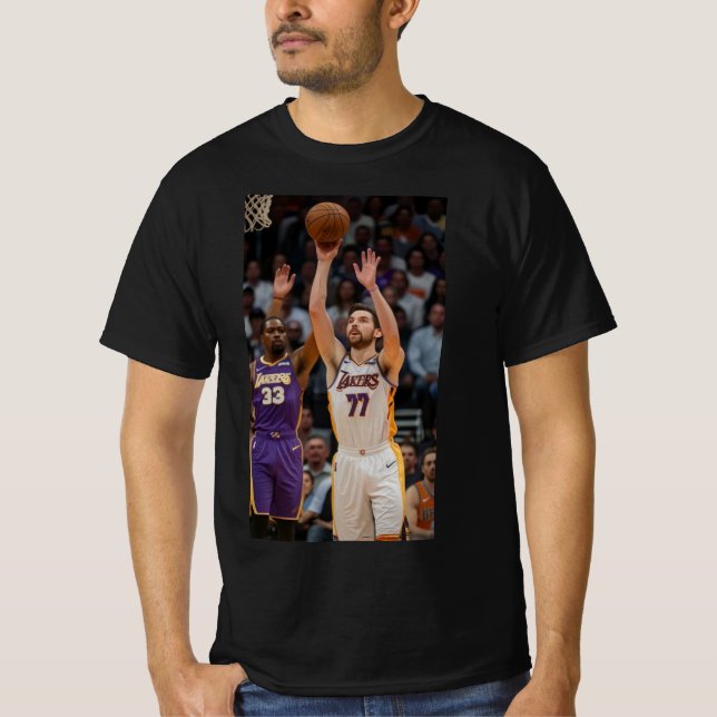 Camiseta Dunk Elite: Um T-Shirt Com Ventilador De Basquete (Frente)