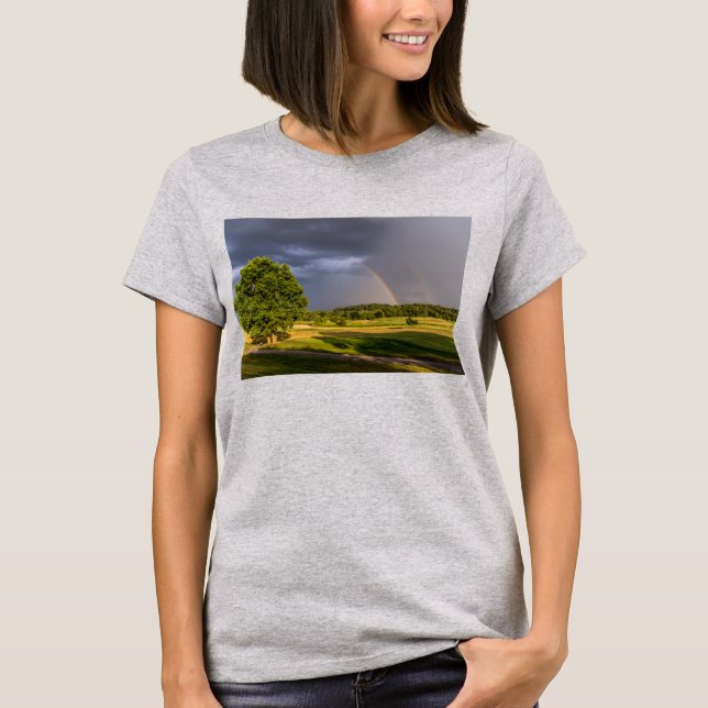 Camiseta Duplo Arco-íris Através da Chuva (Frente)