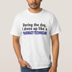 Camiseta Durante o dia eu visto-me acima como o técnico da