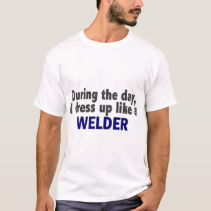 Camiseta Durante o dia eu visto-me acima como um soldador