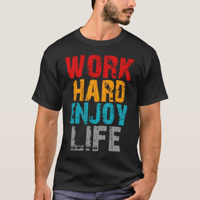 Camiseta duro de trabalho aproveite a vida (Frente)