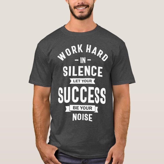 Camiseta Duro De Trabalho Em Silêncio - Que O Êxito Faça O  (Frente)
