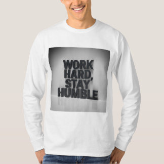 Camiseta "Duro de trabalho, fique humilde"