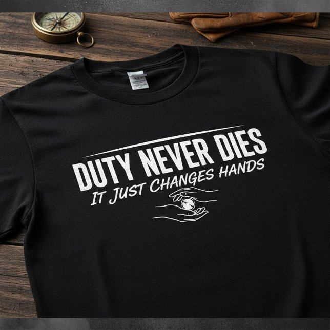 Camiseta Duty Never Dies — It Just Changes Hands (Criador carregado)