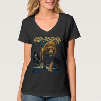 Camiseta Dystopian Lion Walking In The Streets