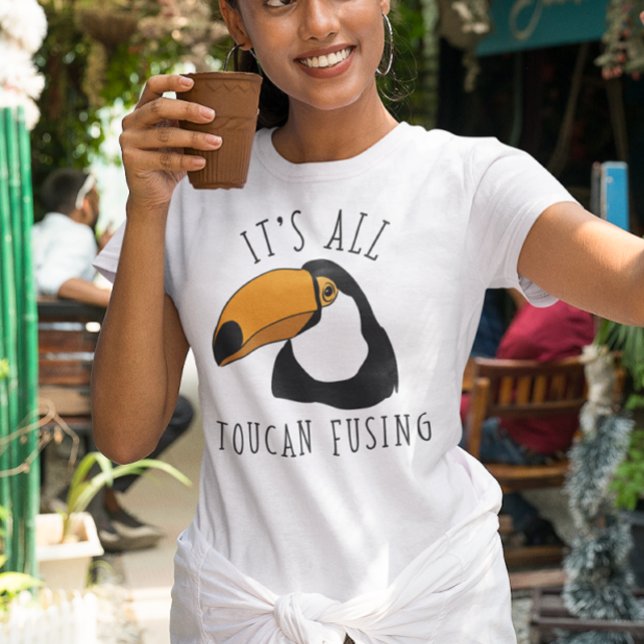 Camiseta É a fusão de todos os tucanos (it's all toucan fusing t-shirt)