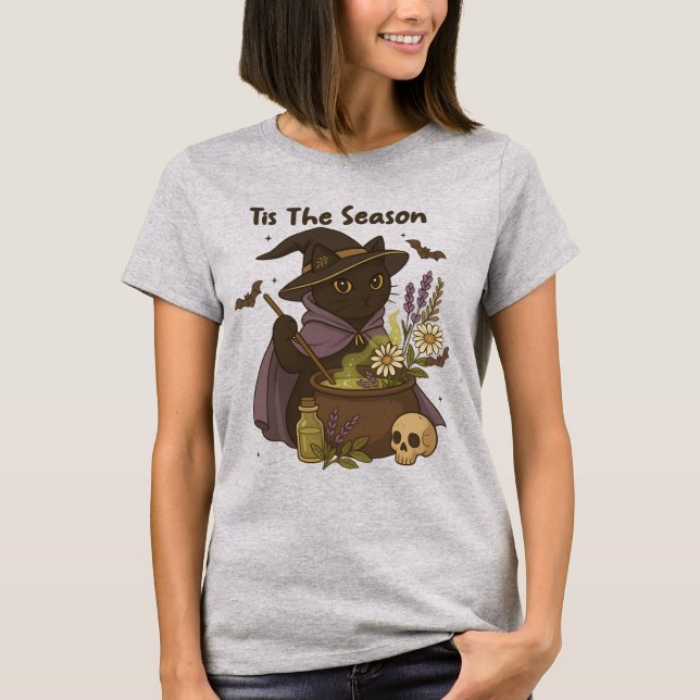 Camiseta É a Temporada da Bruxa com Gato e Caldeirão (Frente)