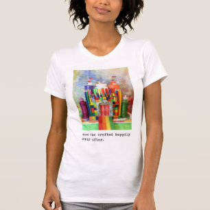 Camiseta e crafted feliz sempre em seguida.  Fotografia