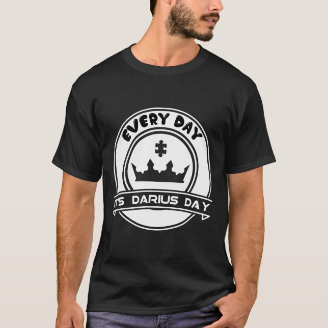Camiseta É Darius Day Engraçado Meme - Celebrar Amor (Frente)