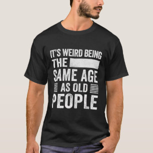 Camiseta É Estranho Ter A Mesma Idade Que A Antiga Pessoas