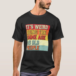 Camiseta É Estranho Ter A Mesma Idade Que A Antiga Pessoas