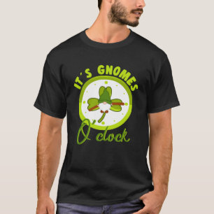 Camiseta É Gnomos O´Clock com a Miniatura do Jardim do Elfo