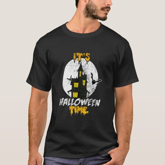 Camiseta É Halloween Halloween Figurume Spooky Haunt (Frente)