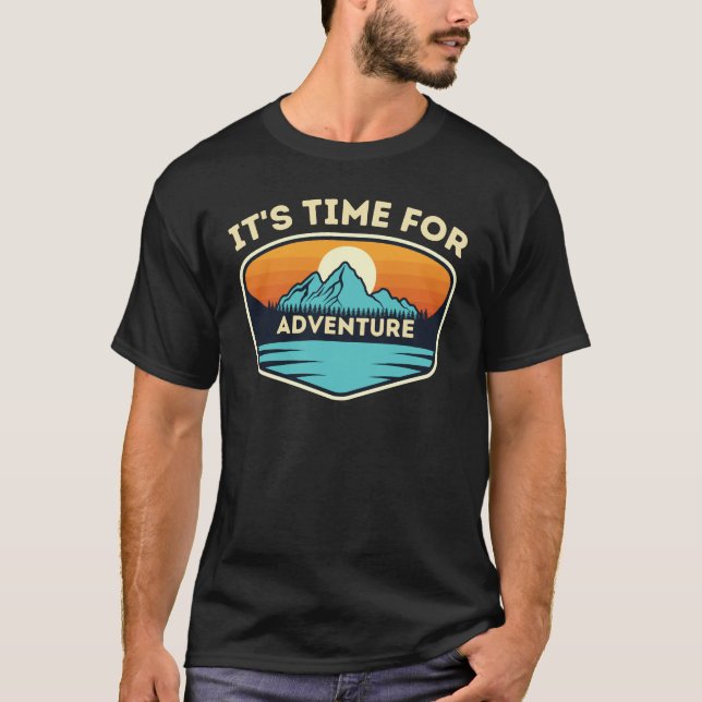 Camiseta É hora de uma nova aventura, acampar engraçado (Frente)
