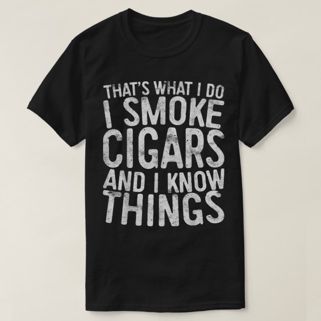 Camiseta É isso que eu faço eu fumo cigarros e sei coisas  (Frente do Design)