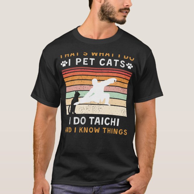 Camiseta É isso  que eu faço, eu pinto gatos e faço Tai Ch (Frente)