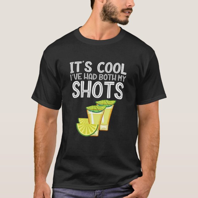 Camiseta É Legal eu ter os meus sapatos com tequila (Frente)
