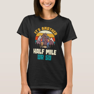 Camiseta É mais meia milha ou mais acampamento da natureza