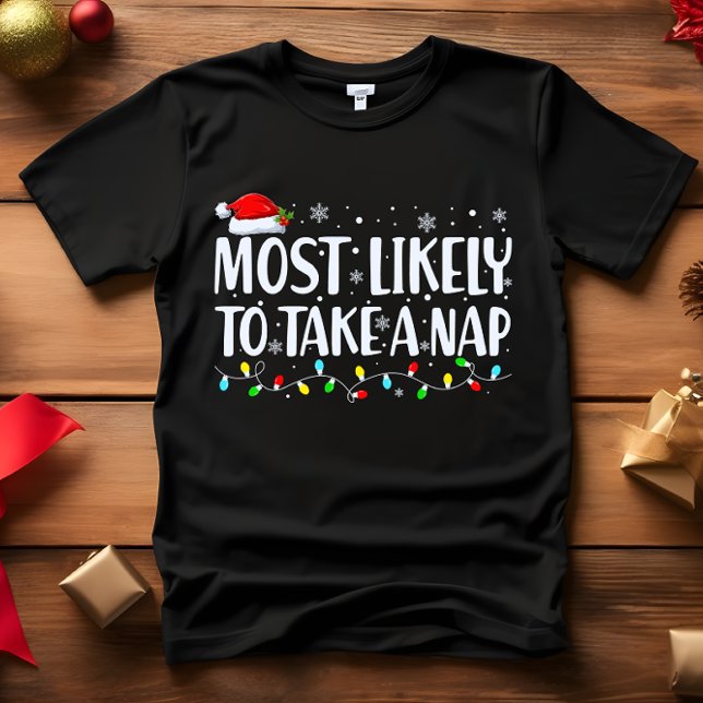 Camiseta É mais provável que tome um NAP CHRISTMAS FUNNY (MOST LIKELY TO TAKE A NAP FUNNY CHRISTMAS OUTFIT FOR HOLIDAY GATHERINGS AND PARTY)