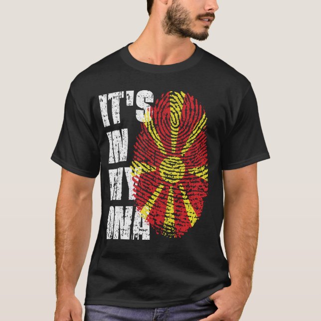 Camiseta É NO MEU DNA, a moça da bandeira da Macedônia do N (Frente)