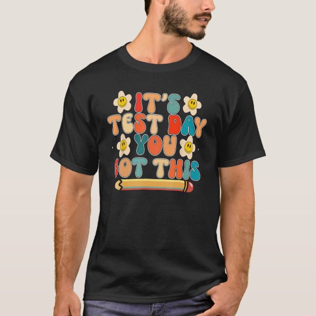 Camiseta É o dia do teste que você tem esse professor retro (Frente)