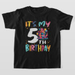 Camiseta É o meu 5 Birthday Feliz Aniversário de criança<br><div class="desc">Esta 5 de Aniversário para rapazes ou raparigas é excelente para celebrar a festa de aniversário de 5 anos! O aniversariante de cinco anos será feliz e divertido de vestir uma design tão engraçada. Presente de aniversário perfeito para crianças,  rapazes ou raparigas de 5 anos.</div>