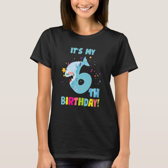 Camiseta É o meu aniversário de 6 anos de festa de tubarão  (Frente)