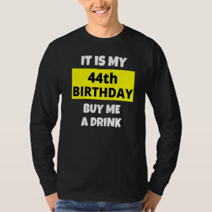 Camiseta É O Meu Comprar De Aniversário Para Mim Uma Bebida