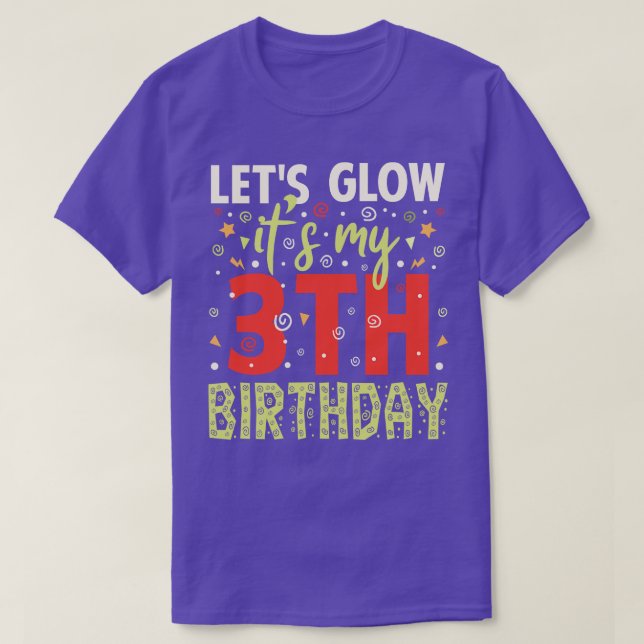 Camiseta É o meu terceiro presente de aniversário (Frente do Design)