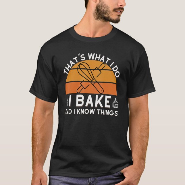 Camiseta É o que eu faço, Assar e sei coisas cozinhando (Frente)