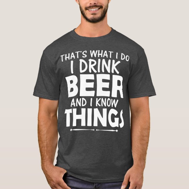 Camiseta É O Que Eu Faço Beber Cerveja Eu Sei Coisas Cervej (Frente)