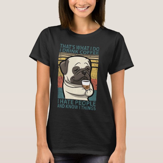 Camiseta É O Que Eu Faço Eu Bebo Café Eu Odeio Pessoas Pug (Frente)