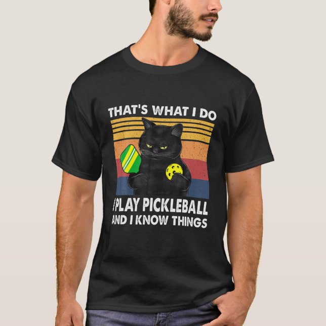 Camiseta É O Que Eu Faço. Eu Toco Pickleball E Eu Sei Coisa (Frente)