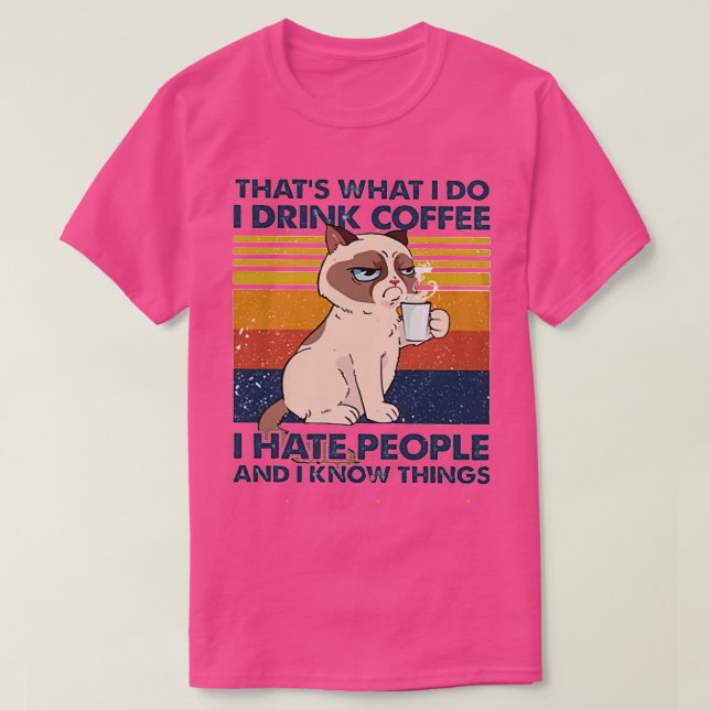 Camiseta É O Que Eu Tomo Café Eu Odeio Pessoas E Eu (Frente do Design)