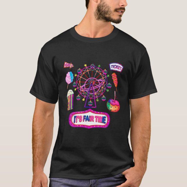 Camiseta É O Tempo Mais Justo Que Engraçado Estadual Feira  (Frente)