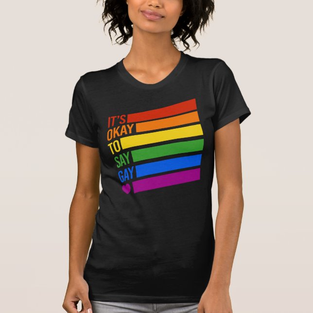 Camiseta É okay dizer gay (Frente)